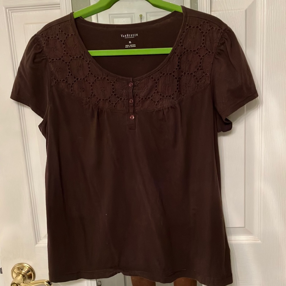VanHeusen Brown 3 buttons lace on fabric soft tee